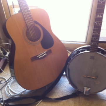 acoustic guitar & banjo